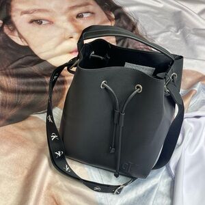 (new+tag) Calvin Klein large bucket bag (CK) — Jennie Blackpink
